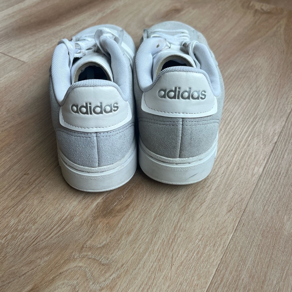 ADIDAS tennis shoe size 9 - Picture 7 of 8